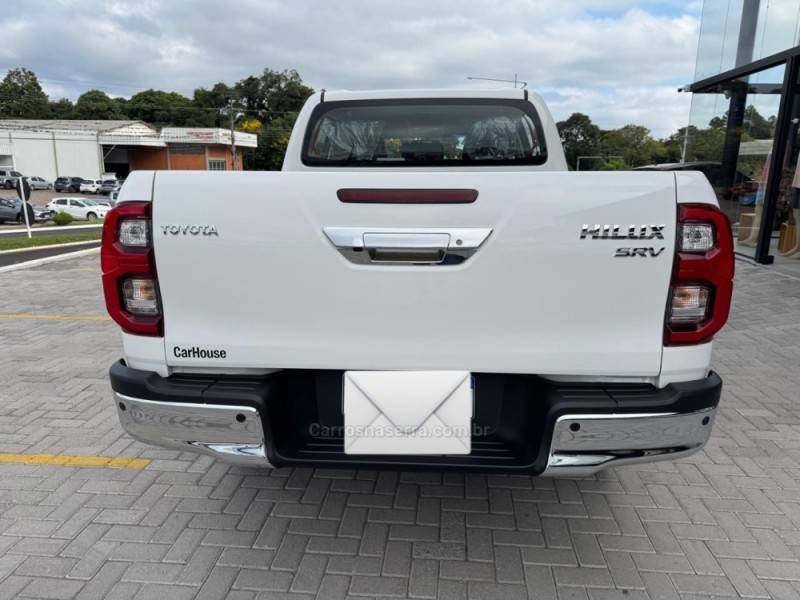 TOYOTA - HILUX - 2025/2025 - Branca - R$ 299.000,00