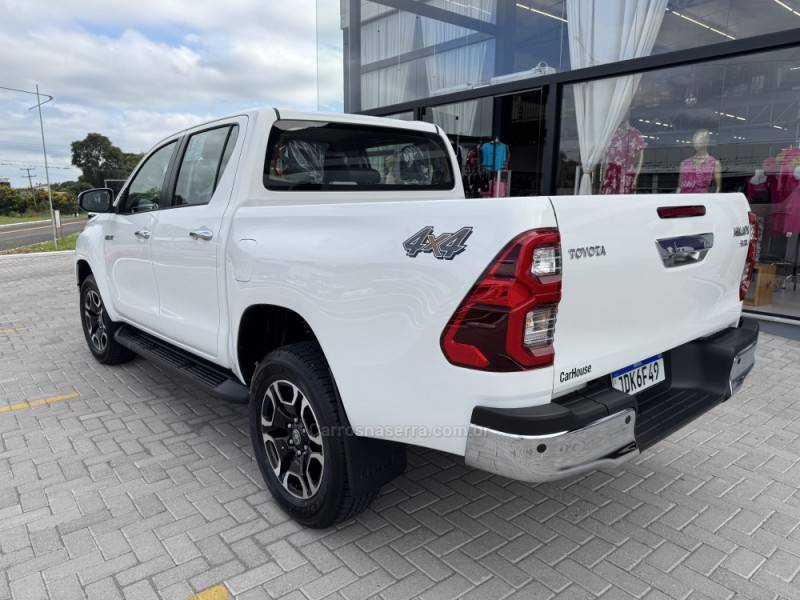 TOYOTA - HILUX - 2025/2025 - Branca - R$ 290.000,00