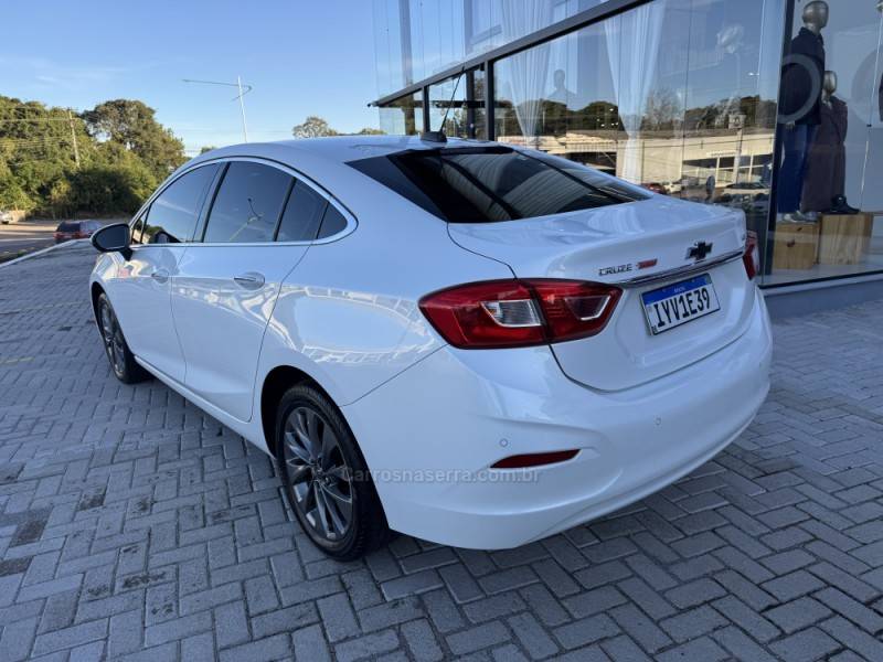 CHEVROLET - CRUZE - 2017/2018 - Branca - R$ 92.500,00