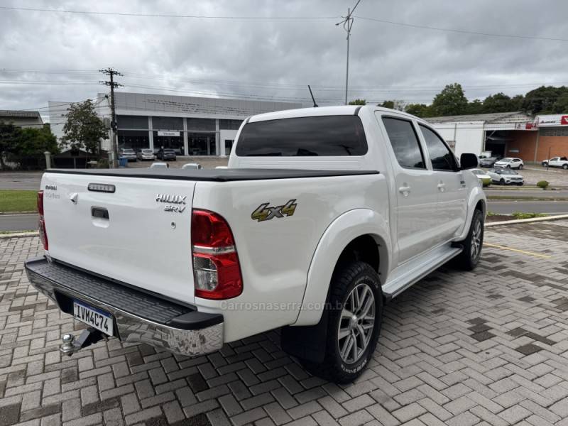 TOYOTA - HILUX - 2014/2014 - Branca - R$ 123.900,00