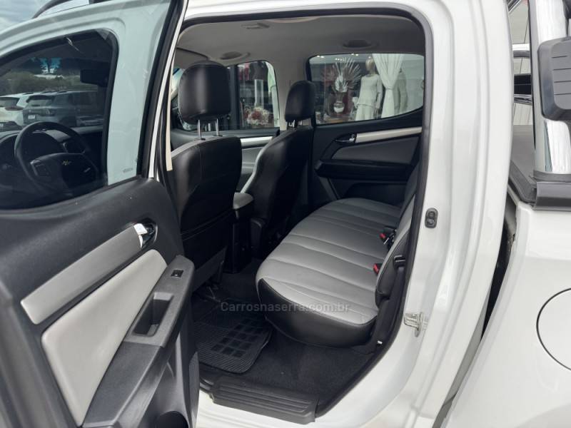 CHEVROLET - S10 - 2016/2017 - Branca - R$ 144.900,00