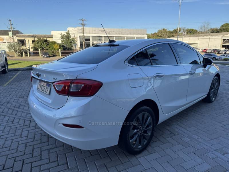 CHEVROLET - CRUZE - 2017/2018 - Branca - R$ 92.500,00