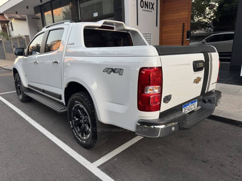CHEVROLET - S10 - 2021/2022 - Branca - R$ 199.900,00