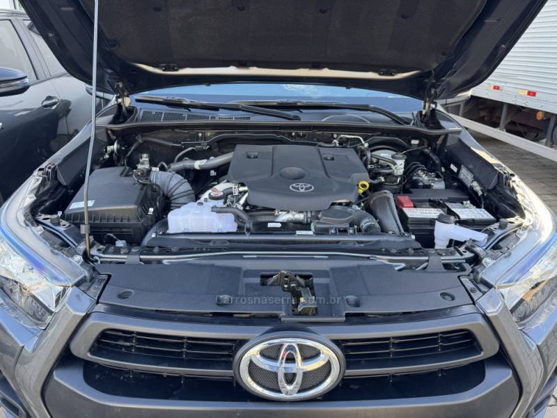 TOYOTA - HILUX - 2024/2024 - Cinza - R$ 236.900,00