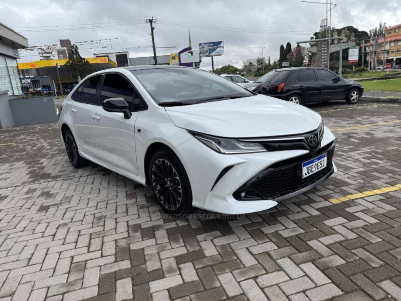 TOYOTA - COROLLA - 2022/2023 - Branca - R$ 147.900,00