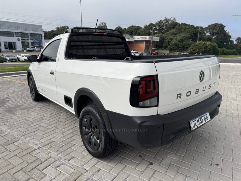 VOLKSWAGEN - SAVEIRO - 2023/2024 - Branca - R$ 84.000,00