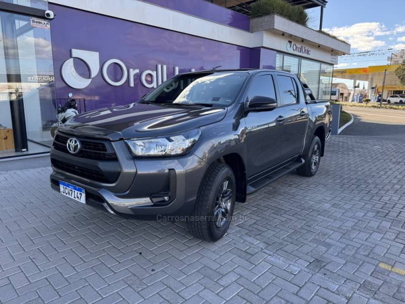 TOYOTA - HILUX - 2024/2024 - Cinza - R$ 236.900,00