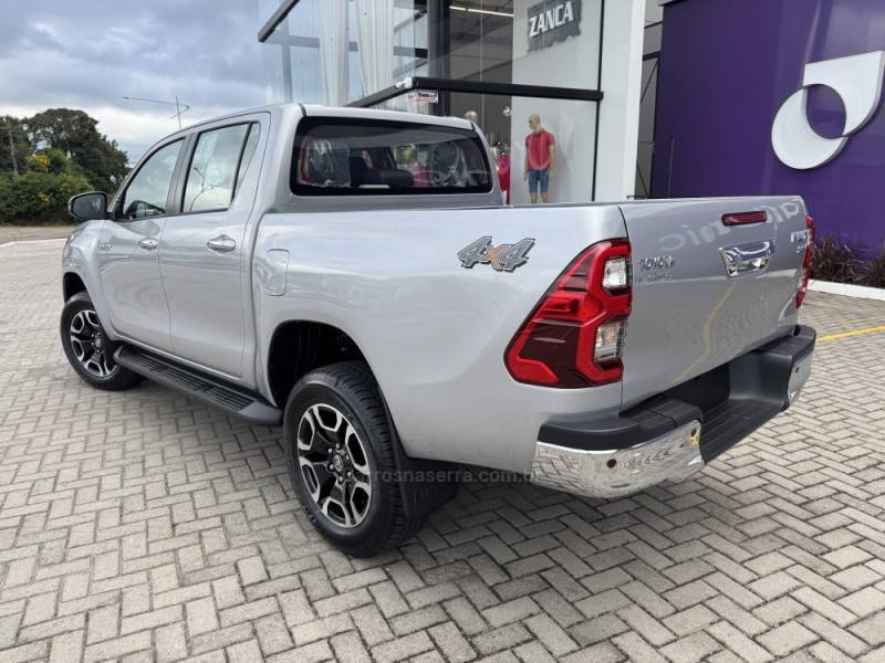 TOYOTA - HILUX - 2025/2025 - Prata - R$ 292.000,00