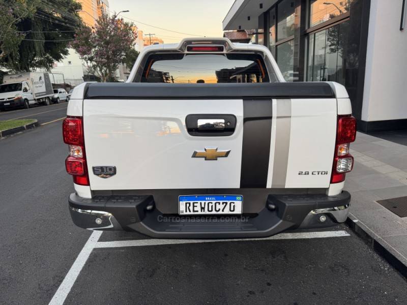CHEVROLET - S10 - 2021/2022 - Branca - R$ 199.900,00