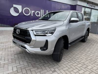 TOYOTA - HILUX - 2025/2025 - Prata - R$ 292.000,00