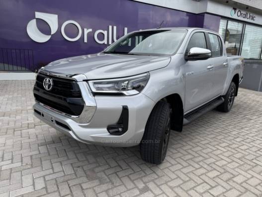 TOYOTA - HILUX - 2025/2025 - Prata - R$ 292.000,00