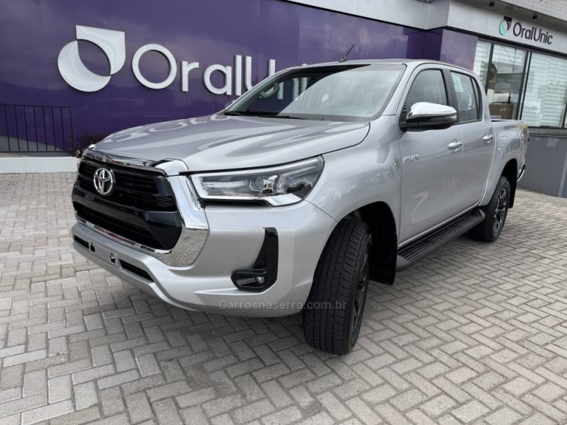 TOYOTA - HILUX - 2025/2025 - Prata - R$ 292.000,00