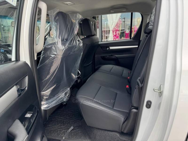 TOYOTA - HILUX - 2025/2025 - Branca - R$ 299.000,00