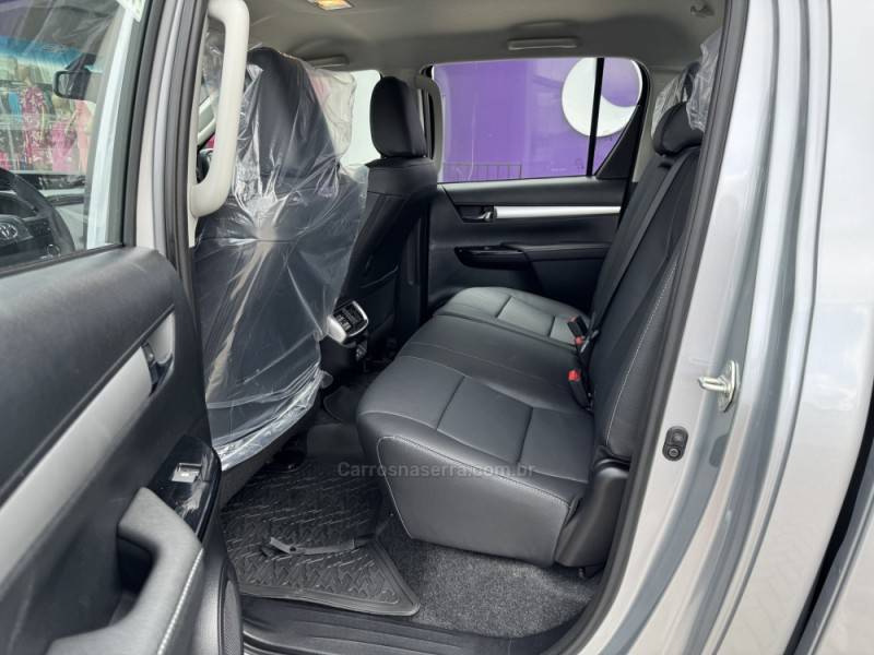 TOYOTA - HILUX - 2025/2025 - Prata - R$ 292.000,00