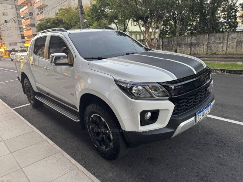 CHEVROLET - S10 - 2021/2022 - Branca - R$ 199.900,00