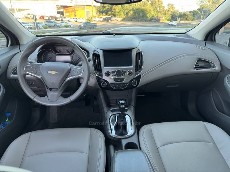 CHEVROLET - CRUZE - 2017/2018 - Branca - R$ 92.500,00
