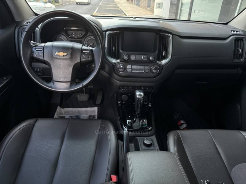CHEVROLET - S10 - 2021/2022 - Branca - R$ 199.900,00