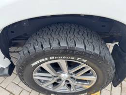 TOYOTA - HILUX - 2014/2014 - Branca - R$ 123.900,00