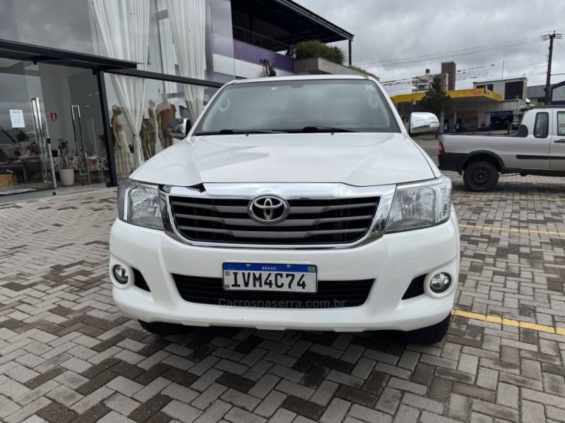 TOYOTA - HILUX - 2014/2014 - Branca - R$ 123.900,00