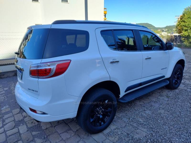 CHEVROLET - TRAILBLAZER - 2017/2018 - Branca - R$ 156.000,00