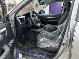 TOYOTA - HILUX - 2025/2025 - Prata - R$ 292.000,00