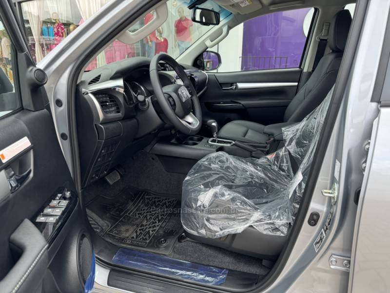 TOYOTA - HILUX - 2025/2025 - Prata - R$ 292.000,00