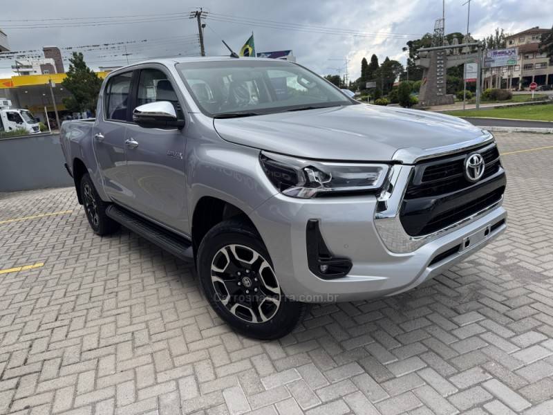 TOYOTA - HILUX - 2025/2025 - Prata - R$ 292.000,00