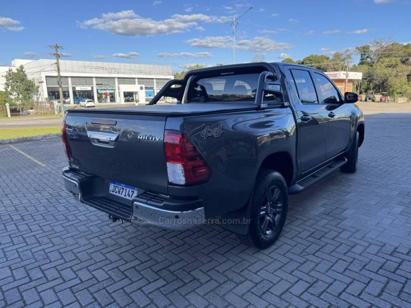 TOYOTA - HILUX - 2024/2024 - Cinza - R$ 236.900,00