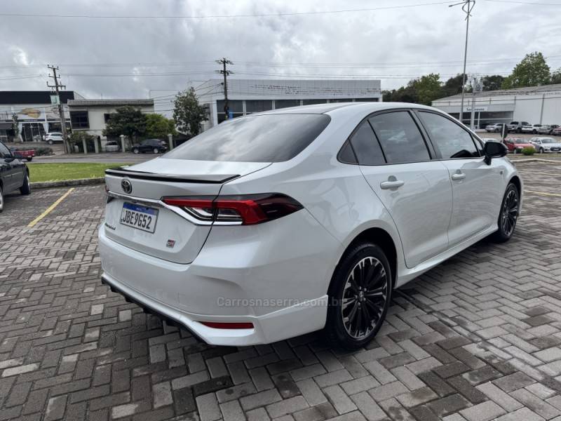 TOYOTA - COROLLA - 2022/2023 - Branca - R$ 147.900,00