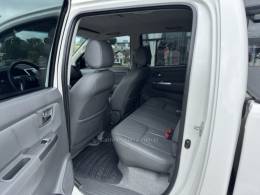 TOYOTA - HILUX - 2014/2014 - Branca - R$ 123.900,00