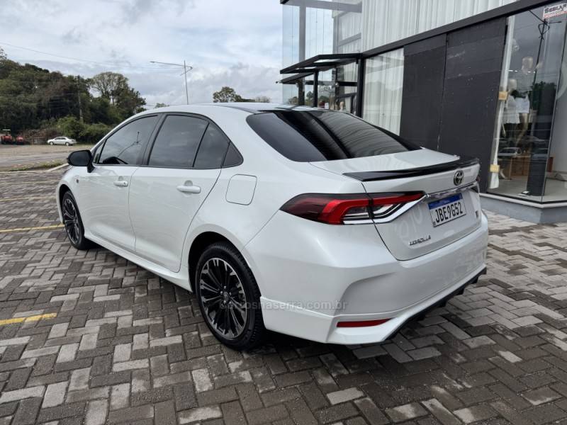 TOYOTA - COROLLA - 2022/2023 - Branca - R$ 147.900,00