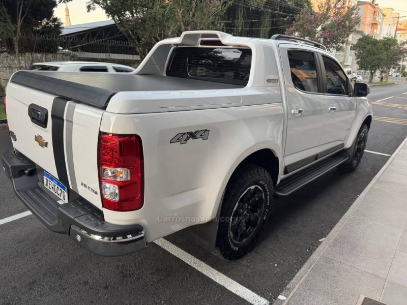 CHEVROLET - S10 - 2021/2022 - Branca - R$ 199.900,00