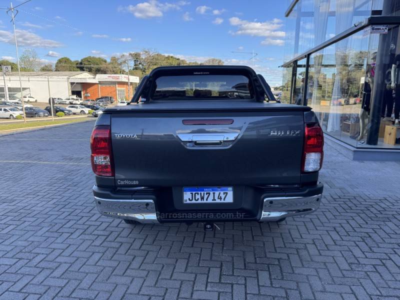 TOYOTA - HILUX - 2024/2024 - Cinza - R$ 236.900,00