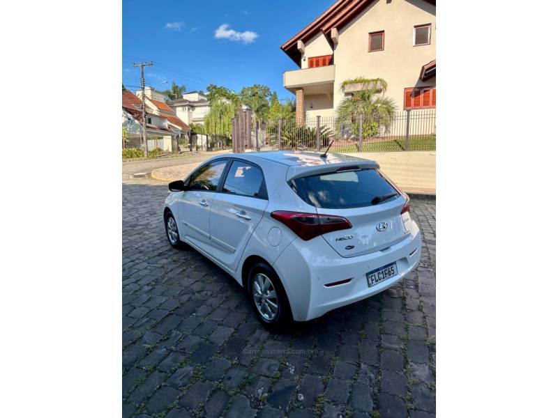 HYUNDAI - HB20 - 2014/2014 - Branca - R$ 52.900,00