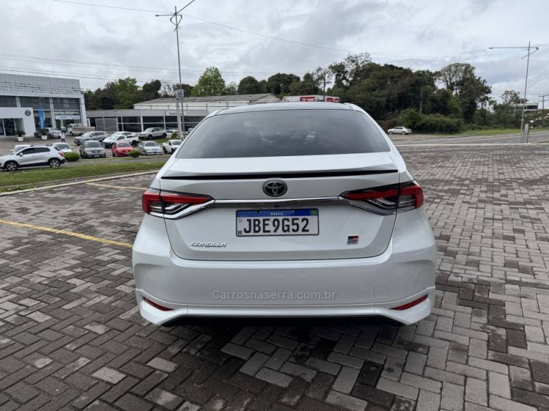 TOYOTA - COROLLA - 2022/2023 - Branca - R$ 147.900,00