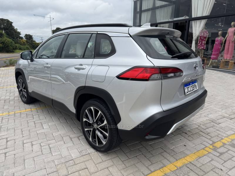 TOYOTA - COROLLA - 2023/2024 - Branca - R$ 183.900,00