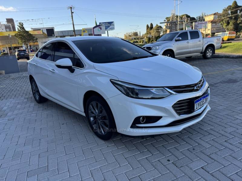 CHEVROLET - CRUZE - 2017/2018 - Branca - R$ 92.500,00