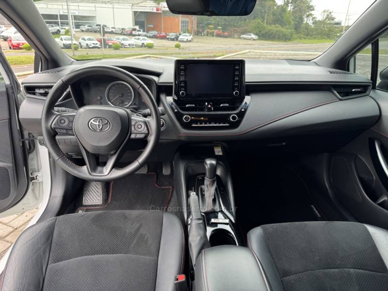 TOYOTA - COROLLA - 2022/2023 - Branca - R$ 147.900,00
