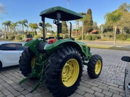 JOHN DEERE - TRATOR 5080 E - 2021/2021 - Verde - R$ 220.000,00