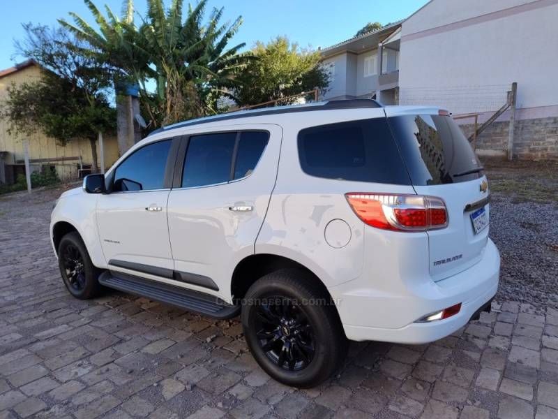 CHEVROLET - TRAILBLAZER - 2017/2018 - Branca - R$ 156.000,00