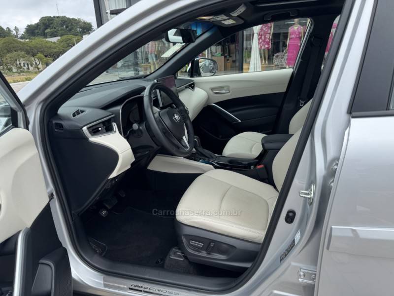 TOYOTA - COROLLA - 2023/2024 - Branca - R$ 183.900,00