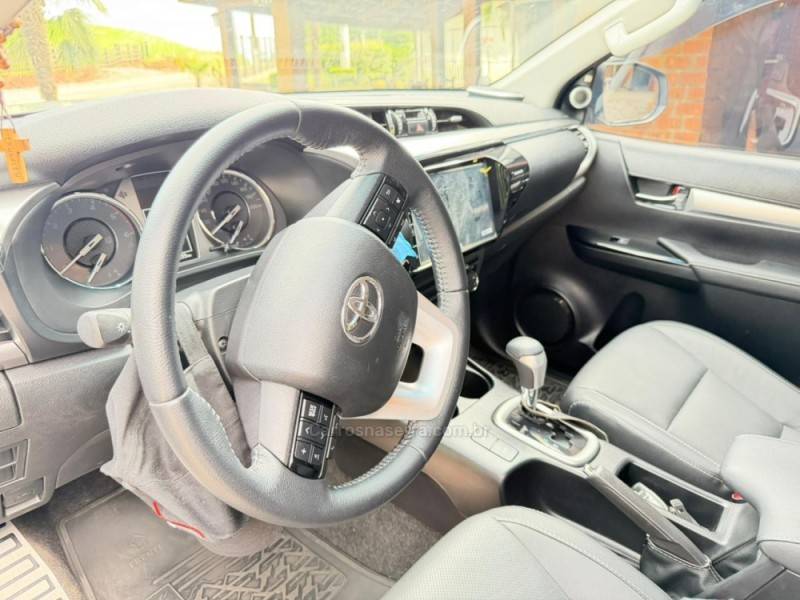 TOYOTA - HILUX - 2024/2024 - Branca - R$ 295.900,00