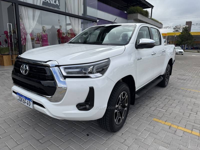 TOYOTA - HILUX - 2025/2025 - Branca - R$ 290.000,00