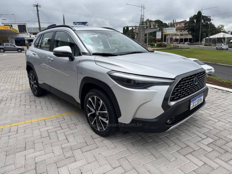 TOYOTA - COROLLA - 2023/2024 - Branca - R$ 183.900,00