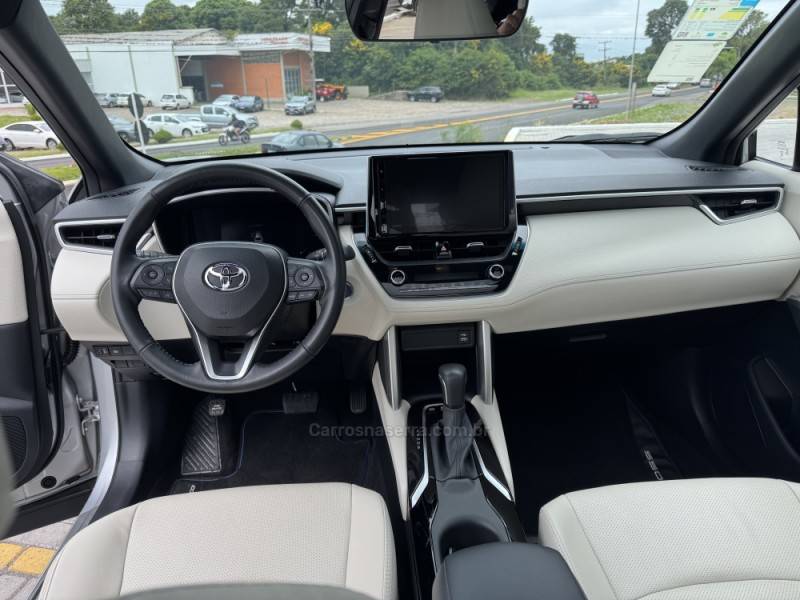 TOYOTA - COROLLA - 2023/2024 - Branca - R$ 183.900,00