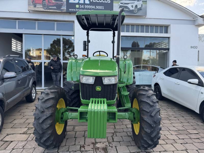 JOHN DEERE - TRATOR 5080 E - 2021/2021 - Verde - R$ 220.000,00