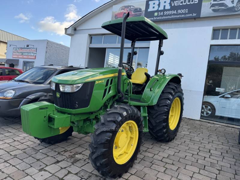 JOHN DEERE - TRATOR 5080 E - 2021/2021 - Verde - R$ 220.000,00