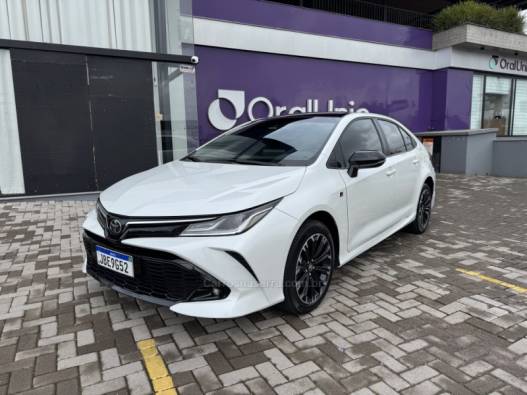 TOYOTA - COROLLA - 2022/2023 - Branca - R$ 147.900,00