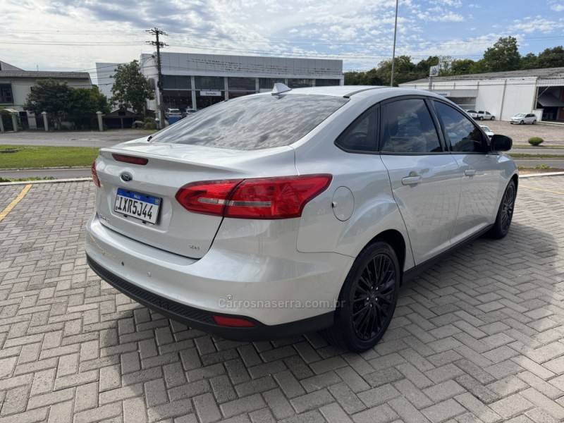 FORD - FOCUS - 2016/2016 - Prata - R$ 65.900,00