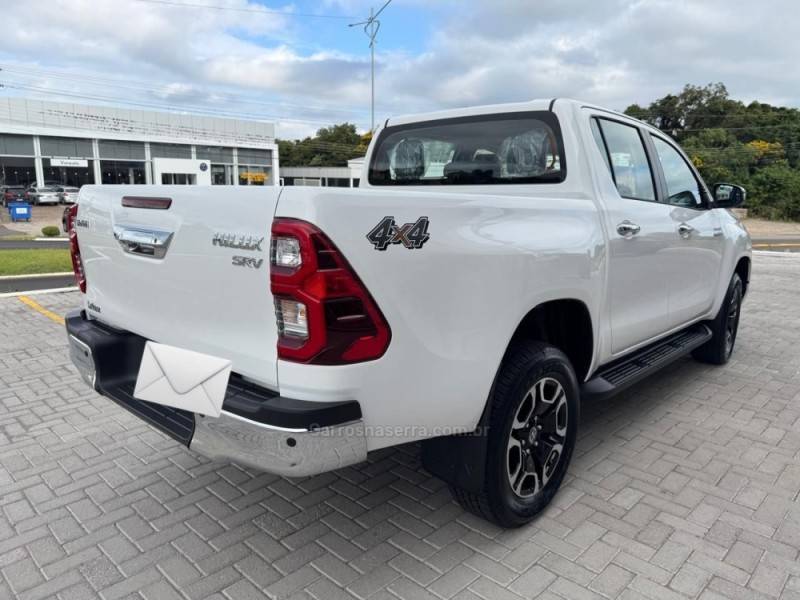 TOYOTA - HILUX - 2025/2025 - Branca - R$ 299.000,00